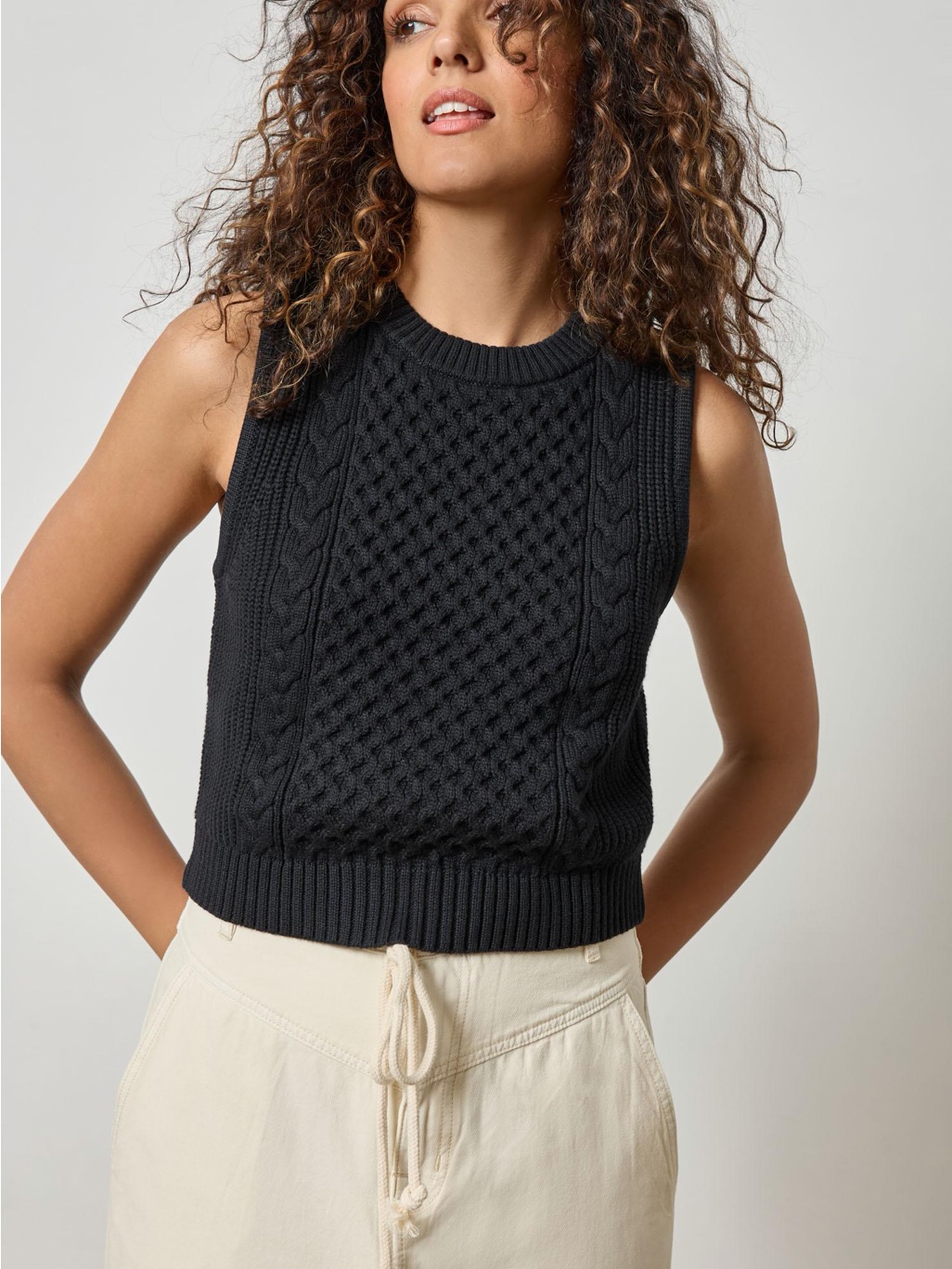 Sleeveless Cropped Cable Sweater Knit Vest Tank - Black